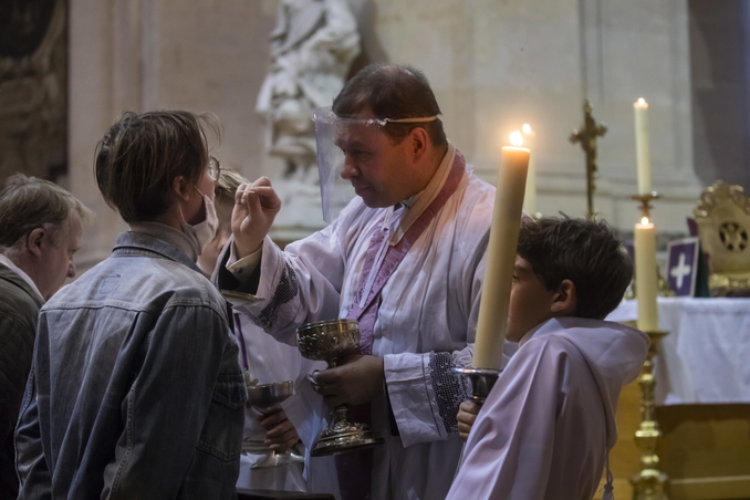 Francia. Macron «ha violato la libertà di culto in modo manifesto»