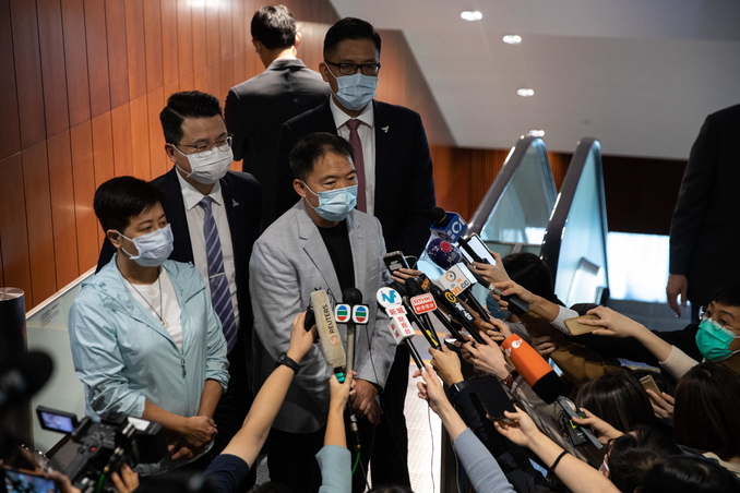 Hong Kong. La democrazia muore alla luce del sole