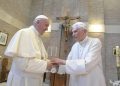 Papa Francesco con il papa emerito Benedetto XVI