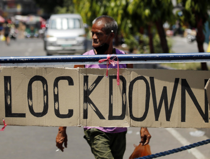 Un cartello che avverte del lockdown contro il coronavirus nelle Filippine