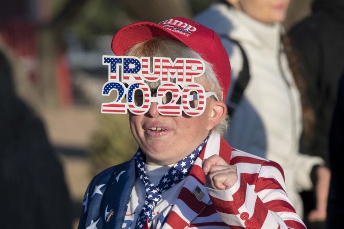 Supporter di Donald Trump durante un rally elettorale in Arizona