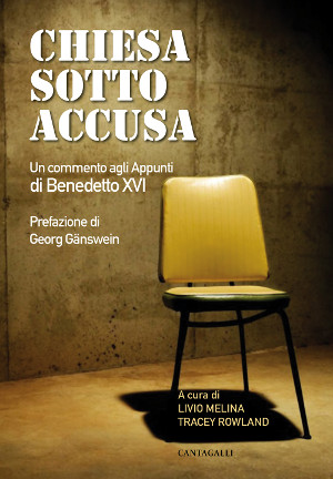 Copertina del libro ’Chiesa sotto accusa’ sugli Appunti di Benedetto XVI sulla pedofilia nel clero