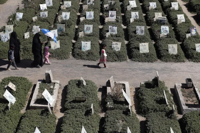 Cimitero delle vittime della guerra civile a Sanaa, capitale dello Yemen