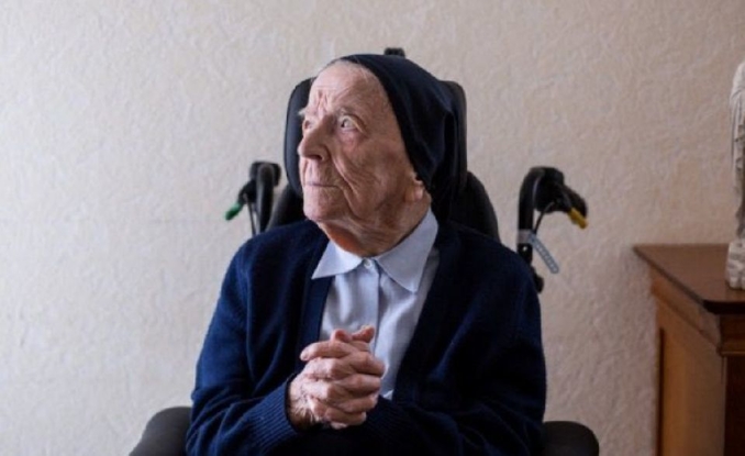 Suor André, guarita dal Covid a 117 anni, ci insegna come affrontare il virus