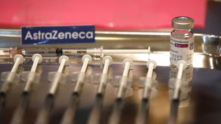 Un po’ di chiarezza sui vaccini e il caso AstraZeneca. Parla Perno