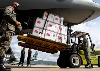 Carico di Coronavac, vaccino anti Covid cinese, all'aeroporto di San Paolo, Brasile