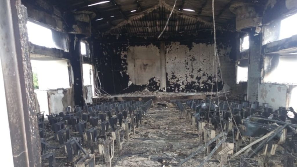 mozambico chiesa bruciata terrorismo islamico