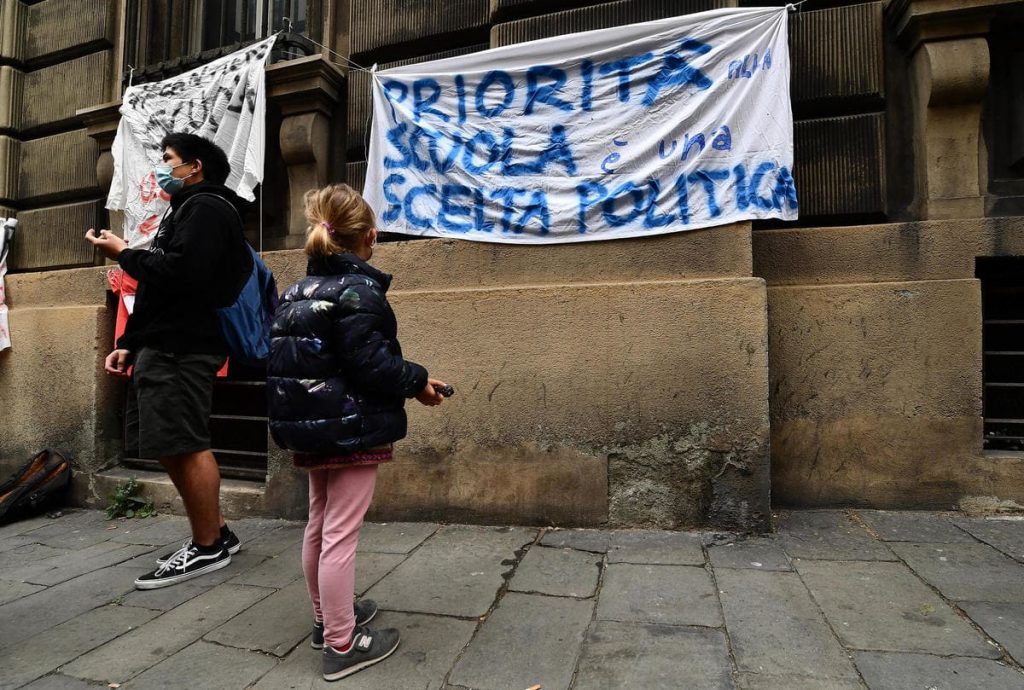 scuola, protesta per la riapertura in presenza