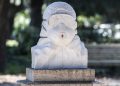 Busto di marmo in onore dei medici eroi dell'emergenza Covid-19 al Pincio, Roma