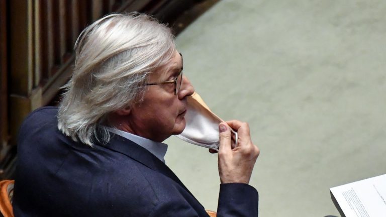 Sgarbi s’è preso pure il cancro. Accetta questo abbraccio, Vittorio