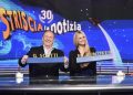 Gerry Scotti e Michelle Hunziker durante una puntata di Striscia la Notizia