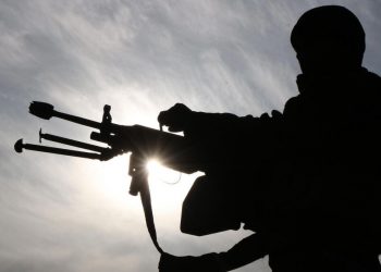 Un soldato americano di pattuglia in Afghanistan