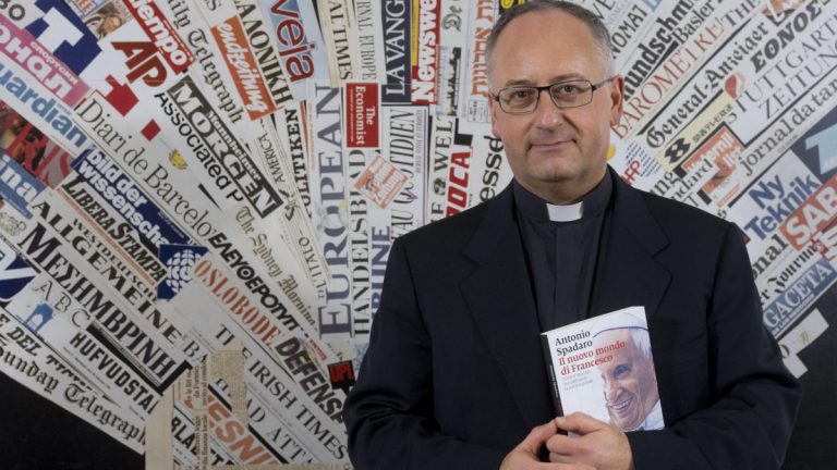 Domenica il Vangelo di Spadaro, lunedì il tripudio dei massoni