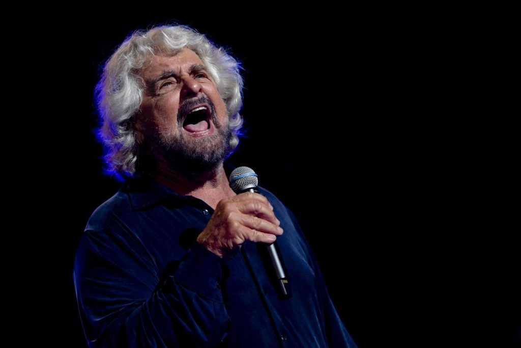 Beppe Grillo durante uno spettacolo