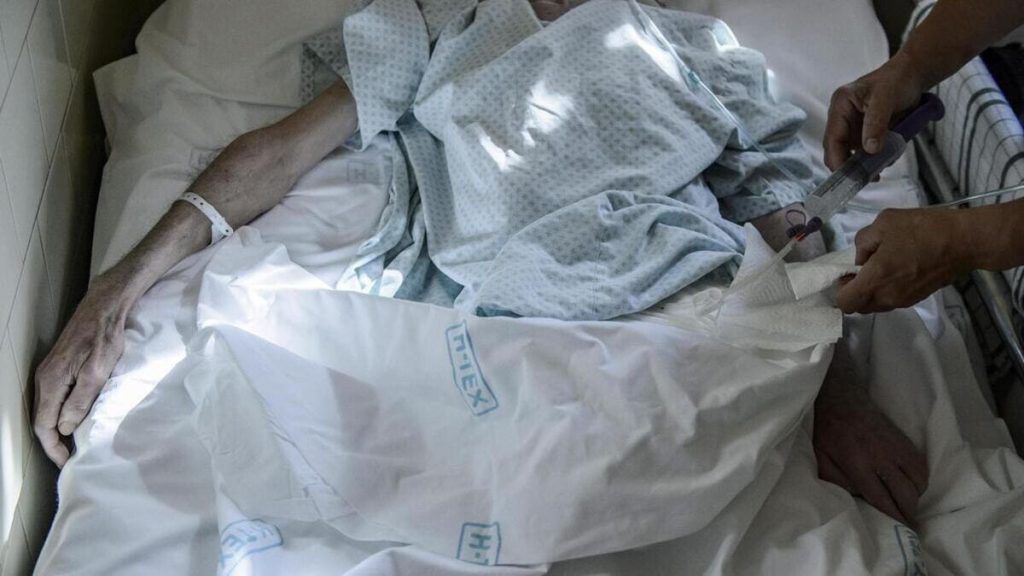 Un uomo in Ungheria viene curato con le cure palliative, alternativa all'eutanasia