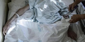 Un uomo in Ungheria viene curato con le cure palliative, alternativa all'eutanasia