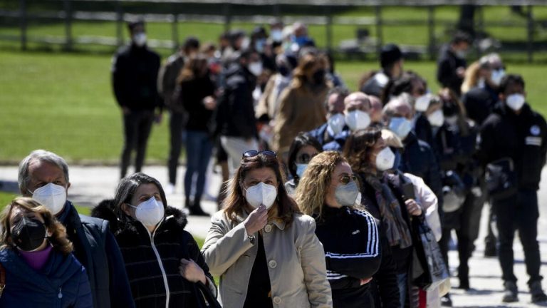 Dagli al privilegiato del vaccino