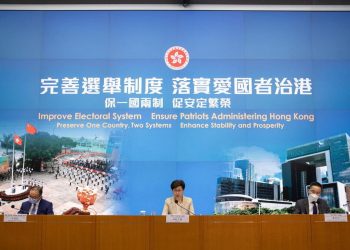 Carrie Lam presenta a Hong Kong i nuovi regolamenti e reati riguardanti la legge elettorale