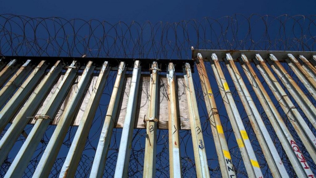Una parte del muro che separa gli Stati Uniti dal Messico e che impedisce ai migranti di entrare