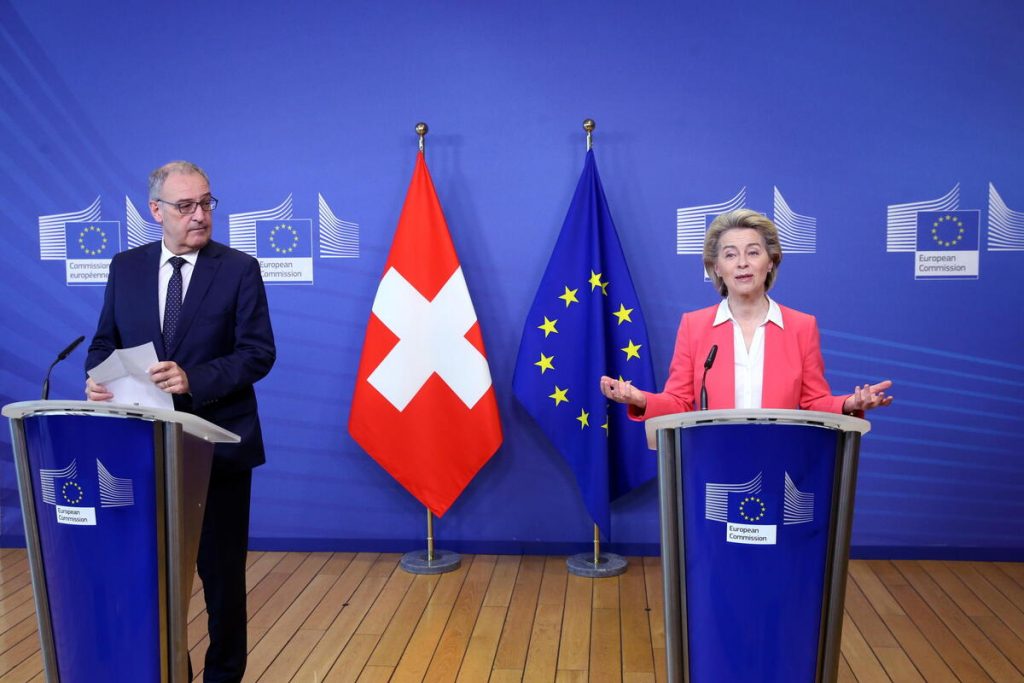 Il presidente della Svizzera Guy Parmelin con il presidente della Commissione europea Ursula Von der Leyen