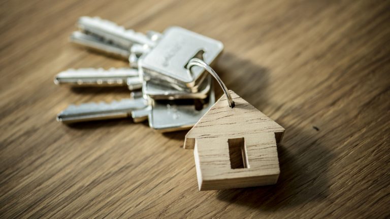 Immobiliare in crescita. Prezzi stabili, tassi bassi: è il momento di comprare casa