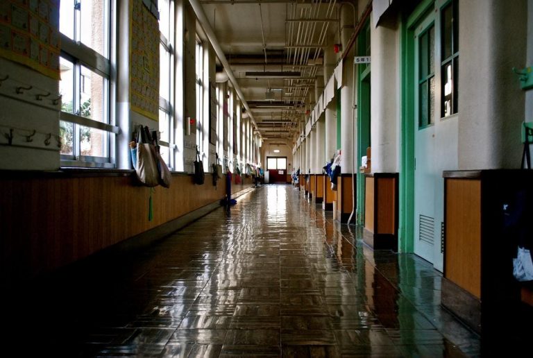 Facciamola finita con la scuola del Sessantotto