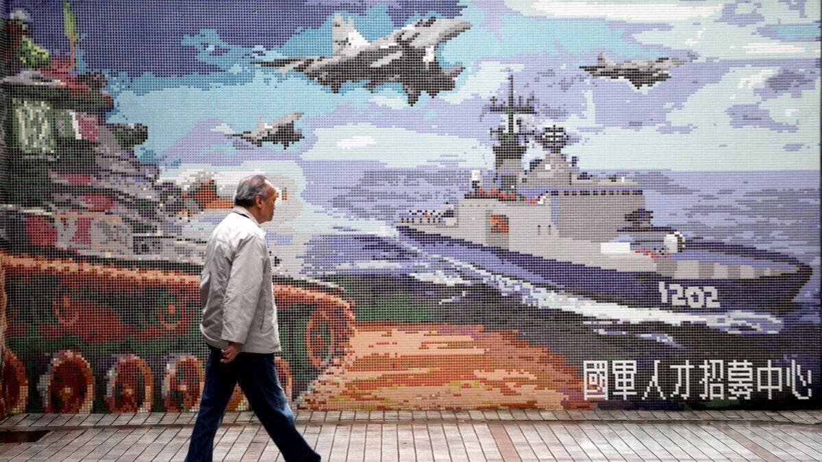 Un murales ritrae l'ipotetica invasione cinese di Taiwan