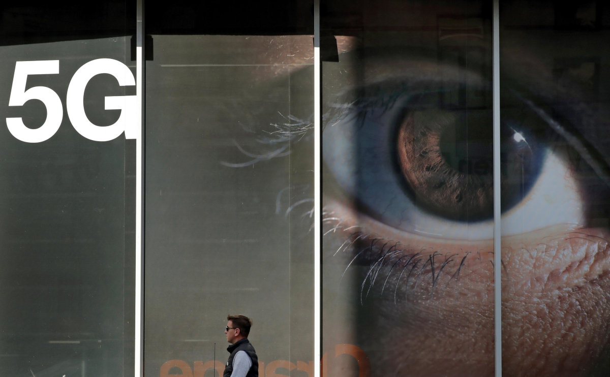 Maxi affissione pubblicitaria per la tecnologia 5G a Bucarest