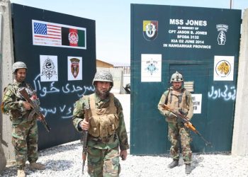 Soldati dell'esercito afghano in una ex base militare americana