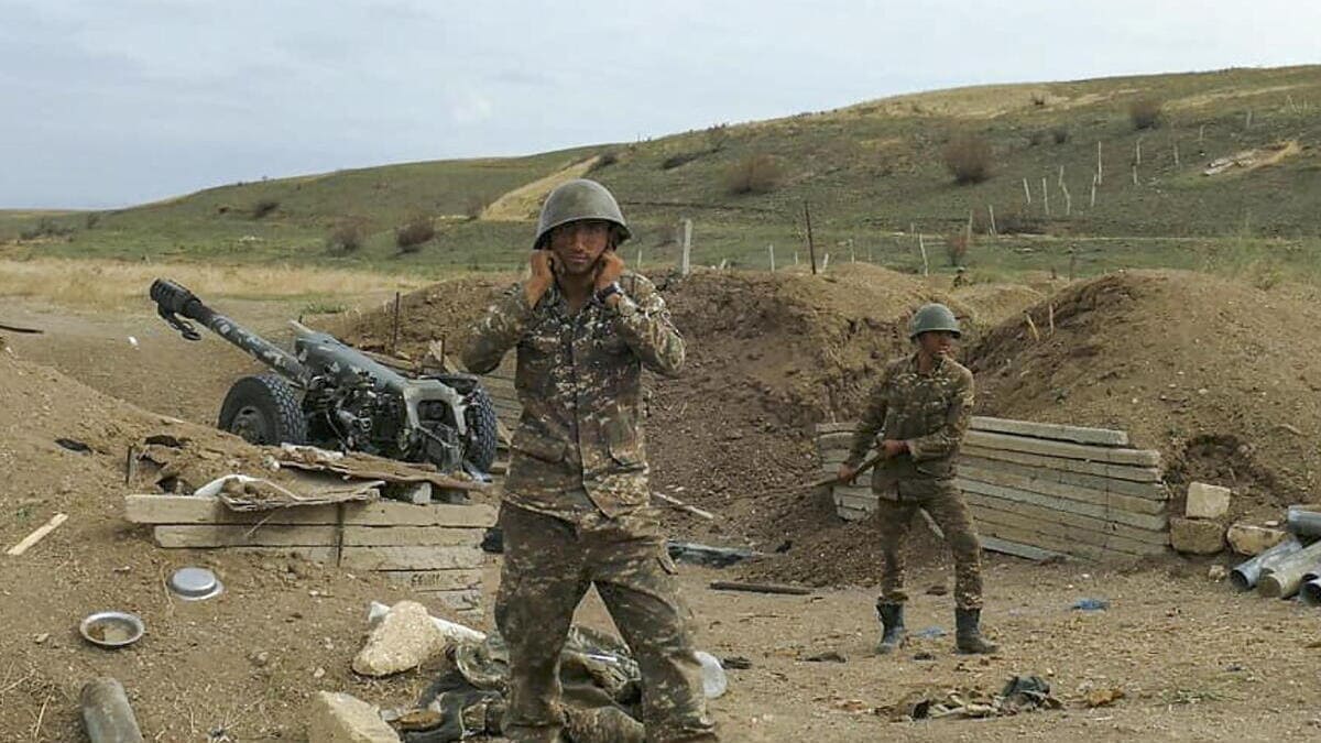 Soldati armeni dell'esercito durante la guerra con l'Azerbaigian nel Nagorno Karabakh