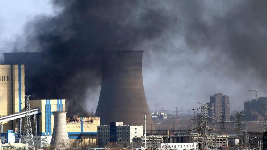 Incidente in una inquinante centrale a carbone a Pechino, in Cina