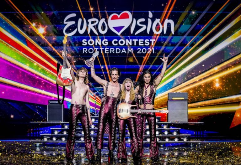 I Maneskin e il re del country: la musica rovinata dai moralisti