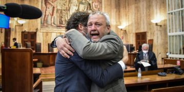 Lex sindaco di Lodi Simone Uggetti assolto in appello per il "caso piscine" ascolta la sentenza a Milano, 25 Maggio 2021