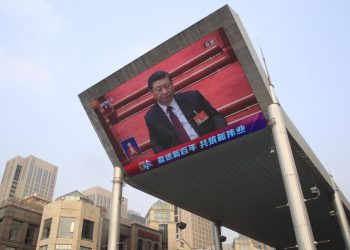 Il busto di Xi Jinping su un maxi schermo a Pechino durante il Congresso del Partito comunista, marzo 2021