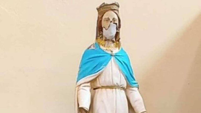 La statua della Madonna di Batnaya, dissacrata dall’Isis, arriva in Italia