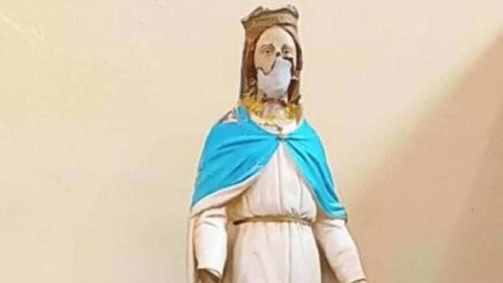 La statua della madonna di Batnaya, Iraq, dissacrata dall'Isis