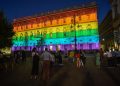 Palazzo Marino a Milano illuminato con i colori dell'arcobaleno Lgbt