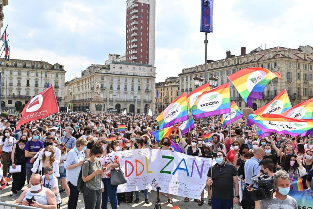 Un momento della manifestazione Pride 'Per la legge Zan e molto di più: non un passo indietro', a Torino, 5 giugno 2021