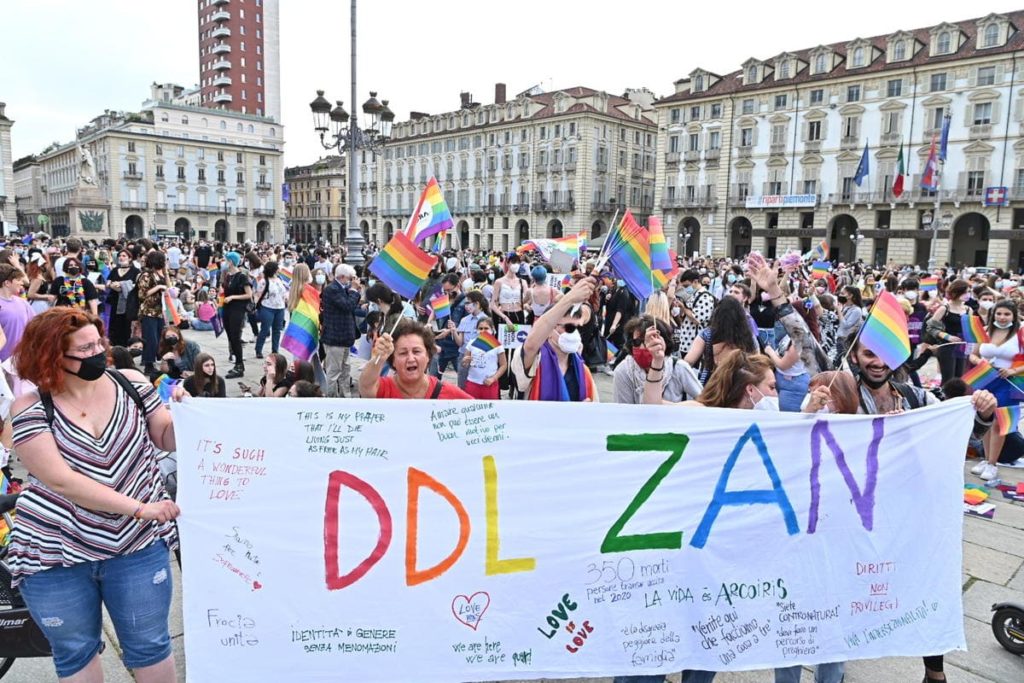 Un momento della manifestazione Pride 'Per la legge Zan e molto di più: non un passo indietro', a Torino, 5 giugno 2021.