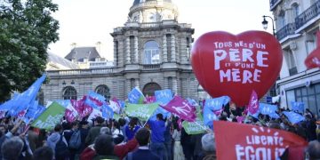 La protesta della Manif Pour Tous in Francia contro la legge di bioetica