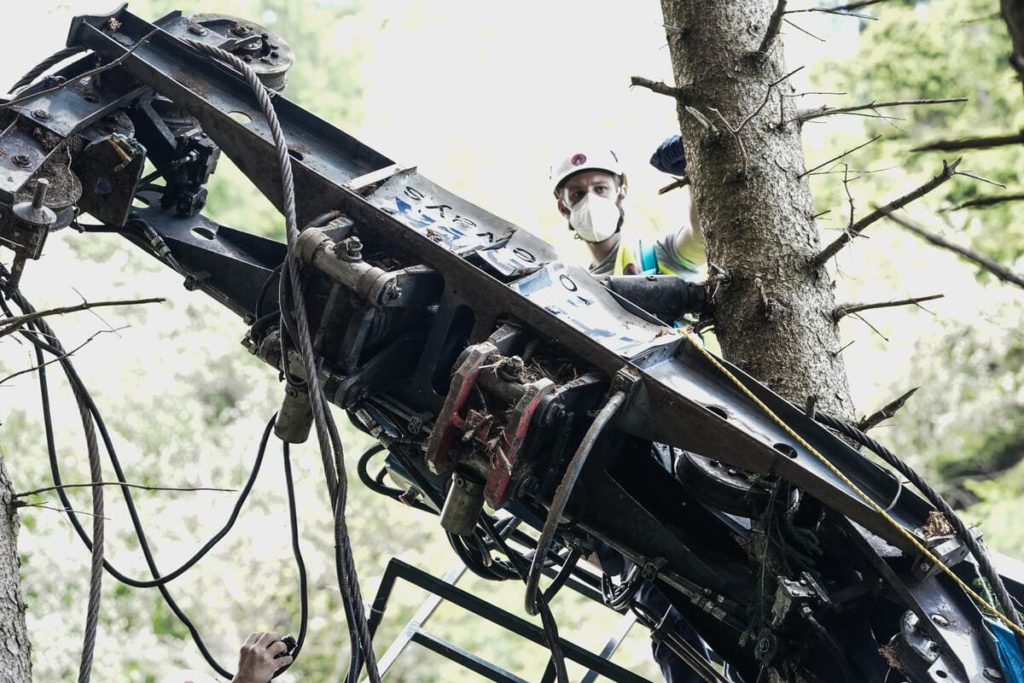 Sopralluogo degli ispettori della commissione d'inchiesta, voluta dal ministero del infrastrutture, sul luogo dell'incidente della funivia del Mottarone a Stresa, Verbania, 01 giugno 2021