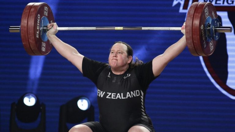 Il trans Hubbard gareggerà alle Olimpiadi di Tokyo. «Che senso ha lo sport?»