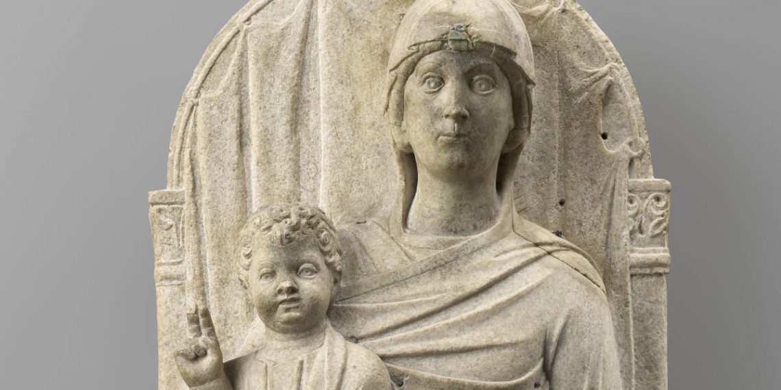 Particolare della Madonna in Trono con Bambino, opera di maestro veneziano-ravennate in mostra a Ravenna