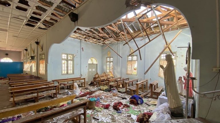 Myanmar. «Il regime smetta di bombardare le nostre chiese»