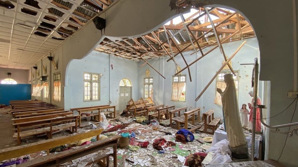 Chiesa bombardata dal regime militare in Myanmar