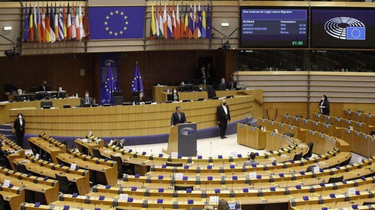 Il Parlamento europeo riconosce l’aborto come «diritto umano»