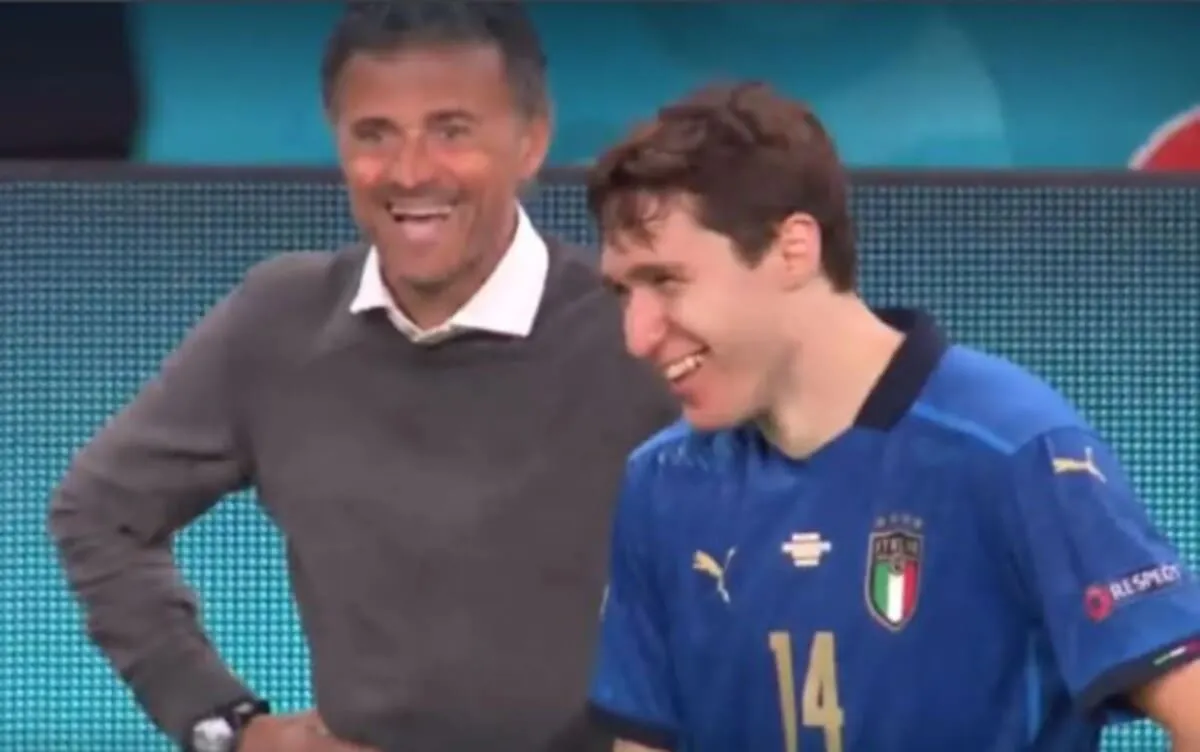 L'allenatore della Spagna Luis Enrique e il giocatore italiano Federico Chiesa durante la semifinale dell'Europeo Italia-Spagna