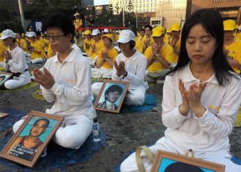 Membri del Falun Gong protestano a Taiwan contro la persecuzione del regime in Cina e a Hong Kong