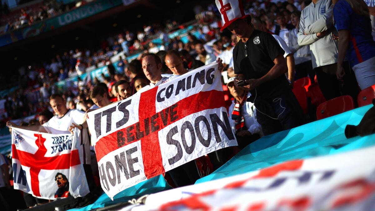 Tifosi inglesi a Wembley per la finale degli Europei