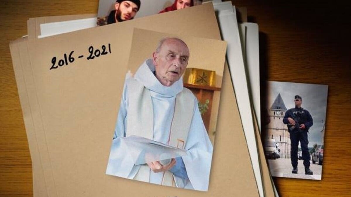 Il settimanale francese La Vie pubblica i documenti dell'inchiesta sull'attentato islamico di Saint-Étienne-du-Rouvray del 2016, quando venne sgozzato padre Jacques Hamel